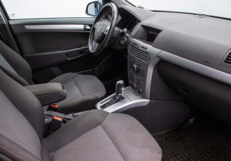 Подержанный автомобиль Opel Astra Wagon 2011 года (9 фото)