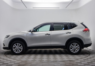 Подержанный автомобиль Nissan X-Trail 2017 года (2 фото)