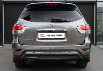 Подержанный автомобиль Nissan Pathfinder 2016 года (5 фото)