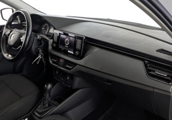 Подержанный автомобиль Skoda Rapid Liftback 2021 года (13 фото)