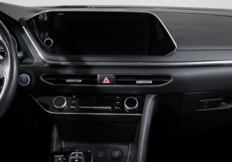 Подержанный автомобиль Hyundai Sonata 2022 года (13 фото)