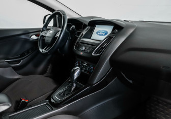 Подержанный автомобиль Ford Focus Hatchback 2016 года (7 фото)