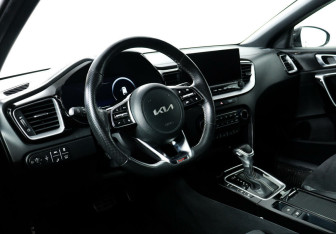 Подержанный автомобиль Kia Ceed Wagon 2021 года (11 фото)