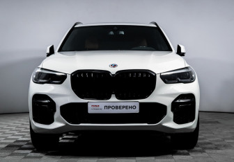 Подержанный автомобиль BMW X5 2022 года (2 фото)