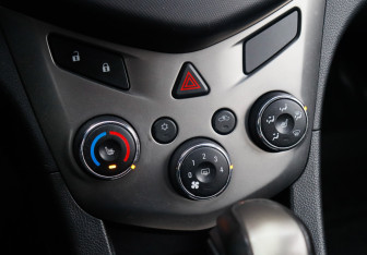 Подержанный автомобиль Chevrolet Aveo Sedan 2014 года (15 фото)