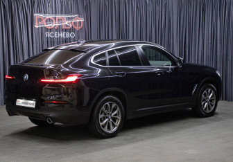 Подержанный автомобиль BMW X4 2020 года (5 фото)