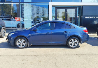 Подержанный автомобиль Chevrolet Cruze Sedan 2011 года (8 фото)