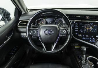 Подержанный автомобиль Toyota Camry Sedan 2020 года (11 фото)
