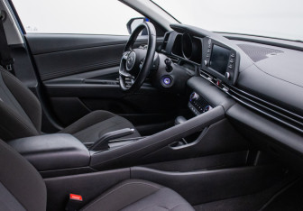 Подержанный автомобиль Hyundai Elantra Sedan 2021 года (10 фото)