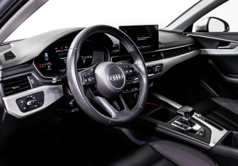 Подержанный автомобиль Audi A4 Sedan 2020 года (12 фото)
