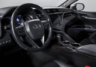 Подержанный автомобиль Toyota Camry Sedan 2020 года (14 фото)