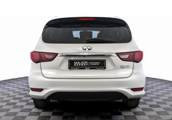 Подержанный автомобиль Infiniti QX60 2018 года (6 фото)