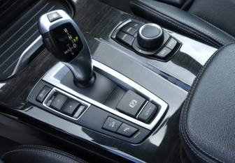 Подержанный автомобиль BMW X4 2015 года (18 фото)