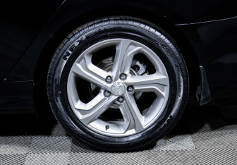 Подержанный автомобиль Hyundai Sonata 2017 года (15 фото)