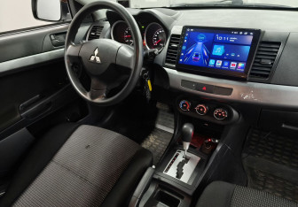 Подержанный автомобиль Mitsubishi Lancer Sedan 2011 года (10 фото)