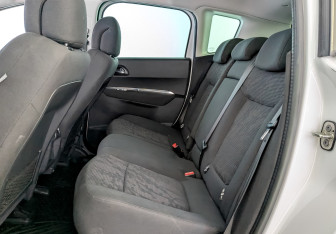 Подержанный автомобиль Peugeot 3008 2013 года (12 фото)