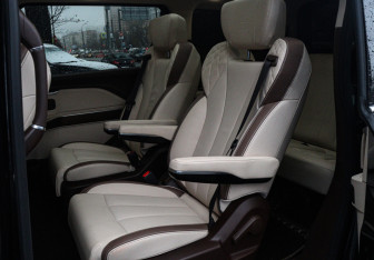 Подержанный автомобиль FAW Bestune M9 2023 года (10 фото)