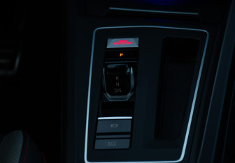Подержанный автомобиль Volkswagen Golf GTI Hatchback 2021 года (18 фото)