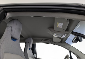 Подержанный автомобиль BMW i3 2018 года (23 фото)