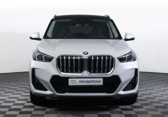 Подержанный автомобиль BMW X1 2025 года (2 фото)