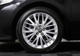 Подержанный автомобиль Toyota Camry Sedan 2019 года (23 фото)
