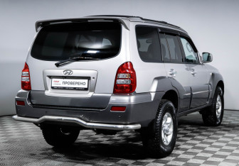 Подержанный автомобиль Hyundai Terracan 2004 года (5 фото)