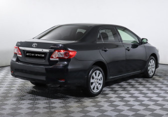 Подержанный автомобиль Toyota Corolla Sedan 2012 года (3 фото)