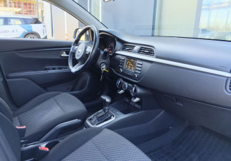 Подержанный автомобиль Kia Rio Hatchback 2018 года (30 фото)