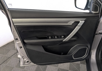 Подержанный автомобиль Geely Coolray 2023 года (19 фото)