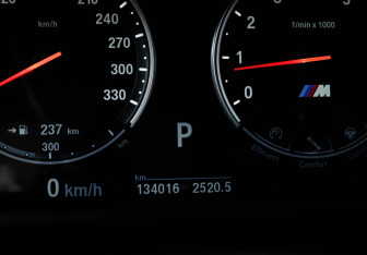 Подержанный автомобиль BMW X6 M 2017 года (11 фото)