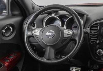 Подержанный автомобиль Nissan Juke 2011 года (15 фото)