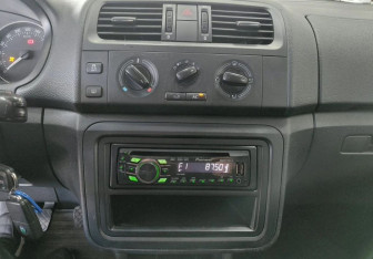 Подержанный автомобиль Skoda Fabia Hatchback 2011 года (10 фото)