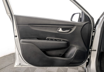 Подержанный автомобиль Kia Rio Hatchback 2021 года (19 фото)