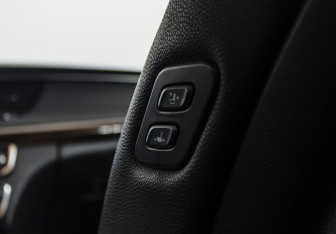 Подержанный автомобиль Kia K7 2017 года (20 фото)