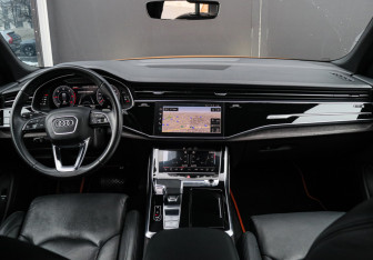 Подержанный автомобиль Audi Q8 2019 года (11 фото)