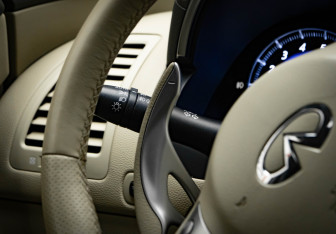 Подержанный автомобиль Infiniti FX 2013 года (12 фото)