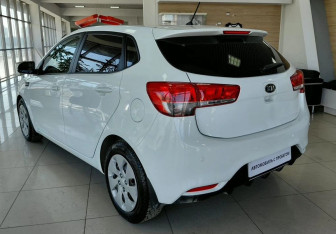 Подержанный автомобиль Kia Rio Hatchback 2016 года (7 фото)