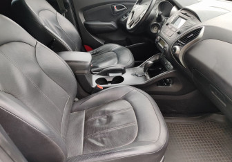 Подержанный автомобиль Hyundai ix35 2015 года (9 фото)