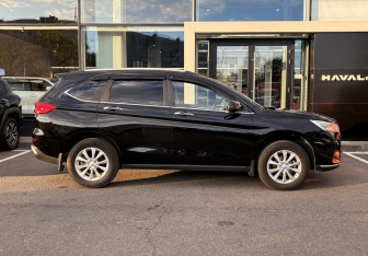 Подержанный автомобиль Haval M6 2023 года (4 фото)
