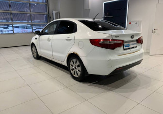 Подержанный автомобиль Kia Rio Sedan 2013 года (6 фото)