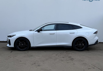 Подержанный автомобиль Changan UNI-V 2023 года (8 фото)