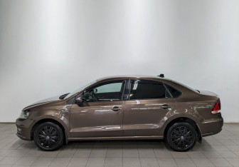 Подержанный автомобиль Volkswagen Polo Sedan 2016 года (8 фото)