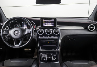 Подержанный автомобиль Mercedes-Benz GLC AMG 2018 года (16 фото)