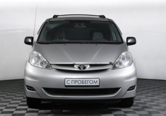 Подержанный автомобиль Toyota Sienna 2006 года (2 фото)