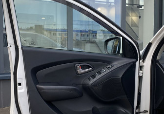 Подержанный автомобиль Hyundai ix35 2011 года (16 фото)
