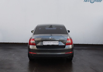 Подержанный автомобиль Skoda Octavia Liftback 2015 года (6 фото)