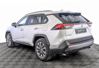 Подержанный автомобиль Toyota RAV4 2020 года (7 фото)