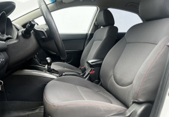 Подержанный автомобиль Kia Cerato Sedan 2011 года (10 фото)