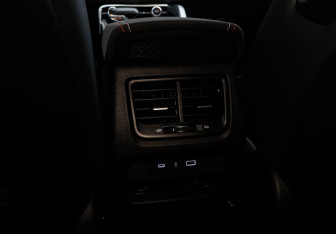 Подержанный автомобиль Geely Tugella 2023 года (11 фото)