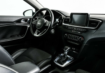 Подержанный автомобиль Kia Ceed Hatchback 2019 года (6 фото)